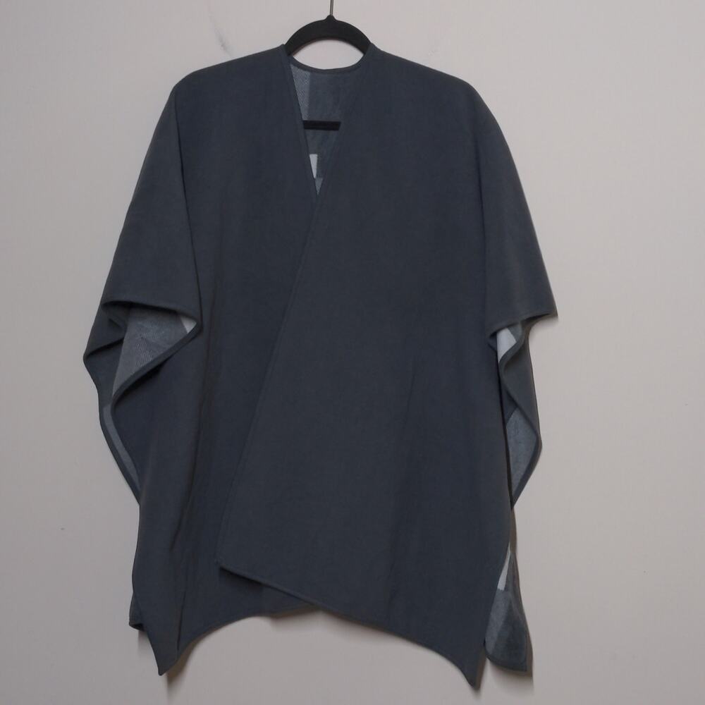 Woolrich Reversible Open Front Wrap / Cape In Gra… - image 7